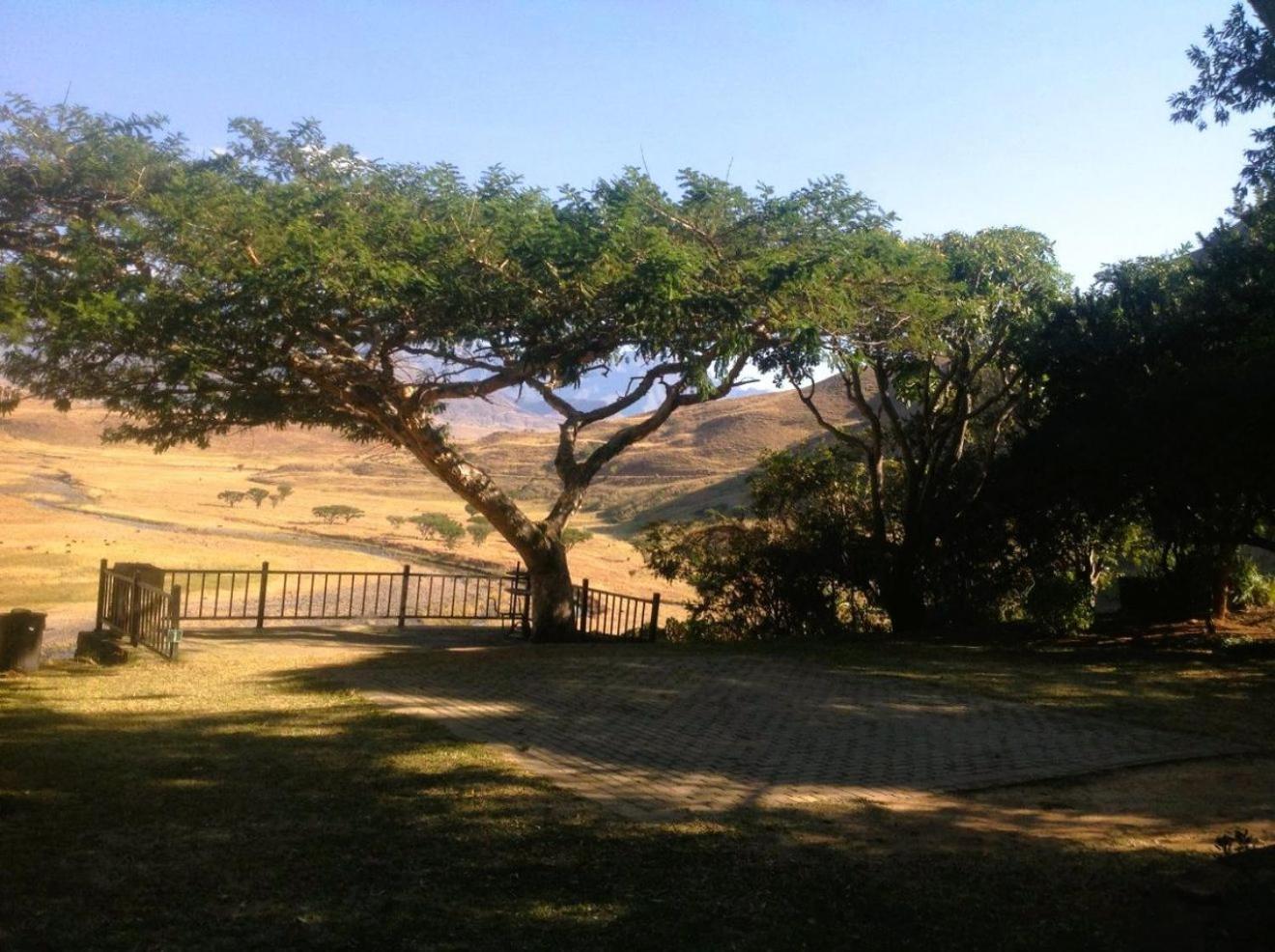 Hlalanathi Drakensberg Resort Bergville Buitenkant foto